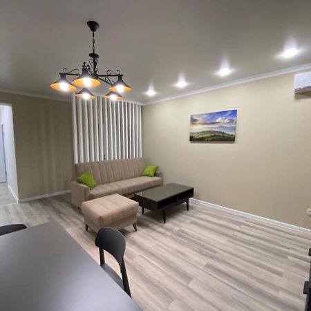 Vip Apartment Mountain View 알마티 외부 사진
