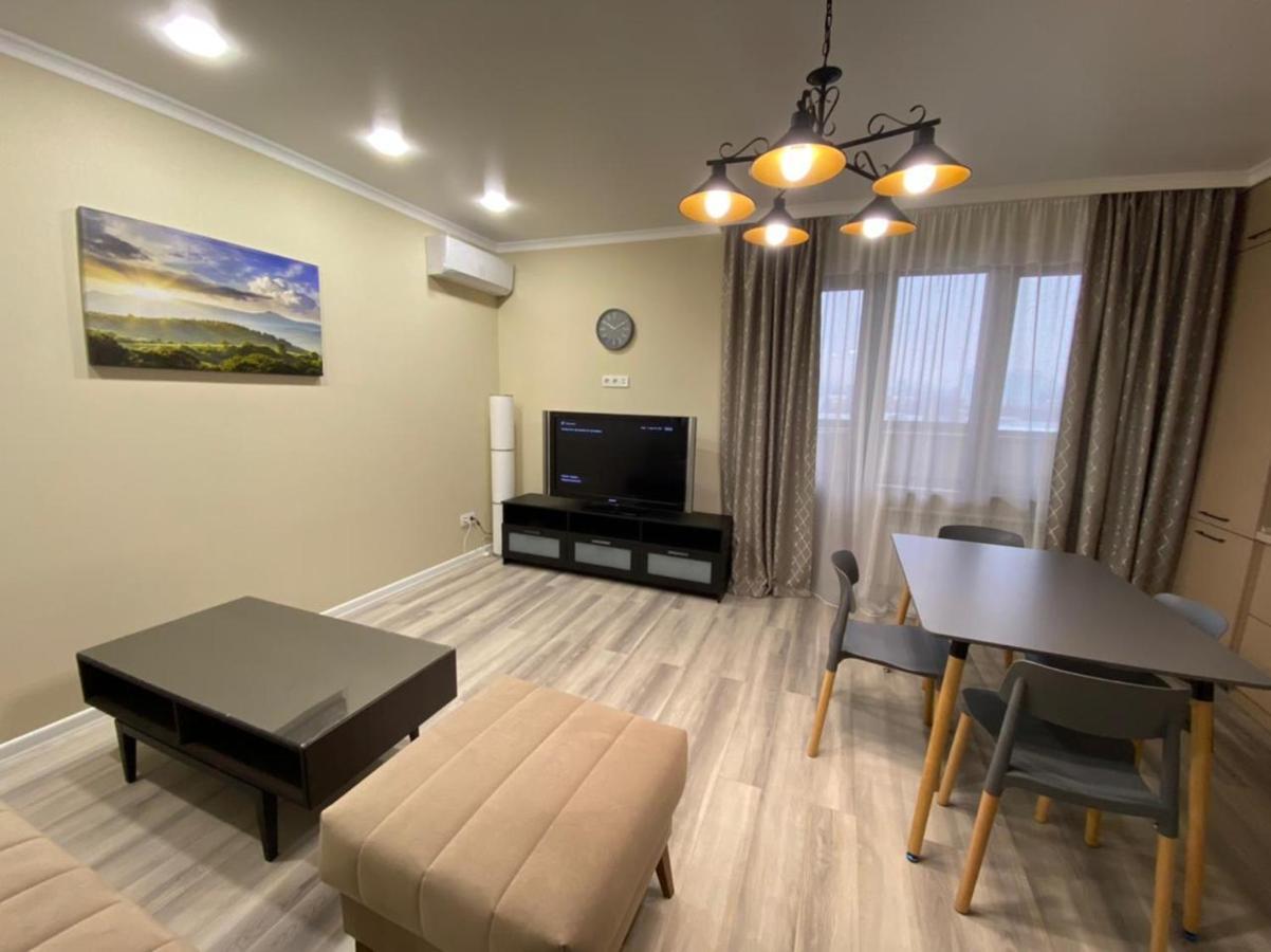 Vip Apartment Mountain View 알마티 외부 사진